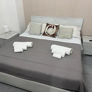 Apartament House, Katania